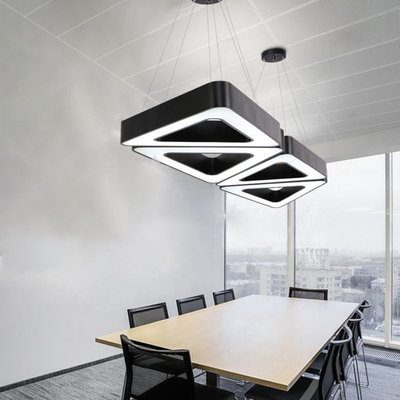 Schwarze galvanisierte lineare Lichter LED, Dreieck industrielles lineares hängendes beleuchtendes Soem