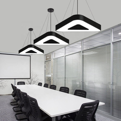 Schwarze galvanisierte lineare Lichter LED, Dreieck industrielles lineares hängendes beleuchtendes Soem